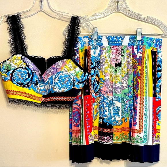 💛Printed Crop Top Pleated Skirt Set🖤 - Picture 1 of 8